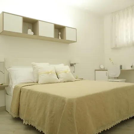 לינה וארוחת בוקר Le Chic 4*