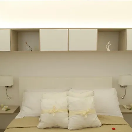 Le Chic לינה וארוחת בוקר 4*