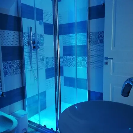 לינה וארוחת בוקר Le Chic