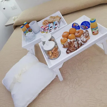 Le Chic לינה וארוחת בוקר 4*